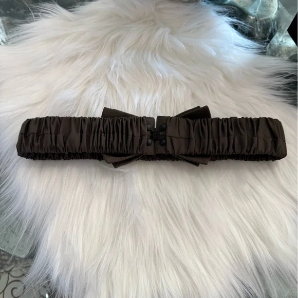 Burberry Olive-colored Bow Belt - Size Small with Elastic - Picture 10 of 14